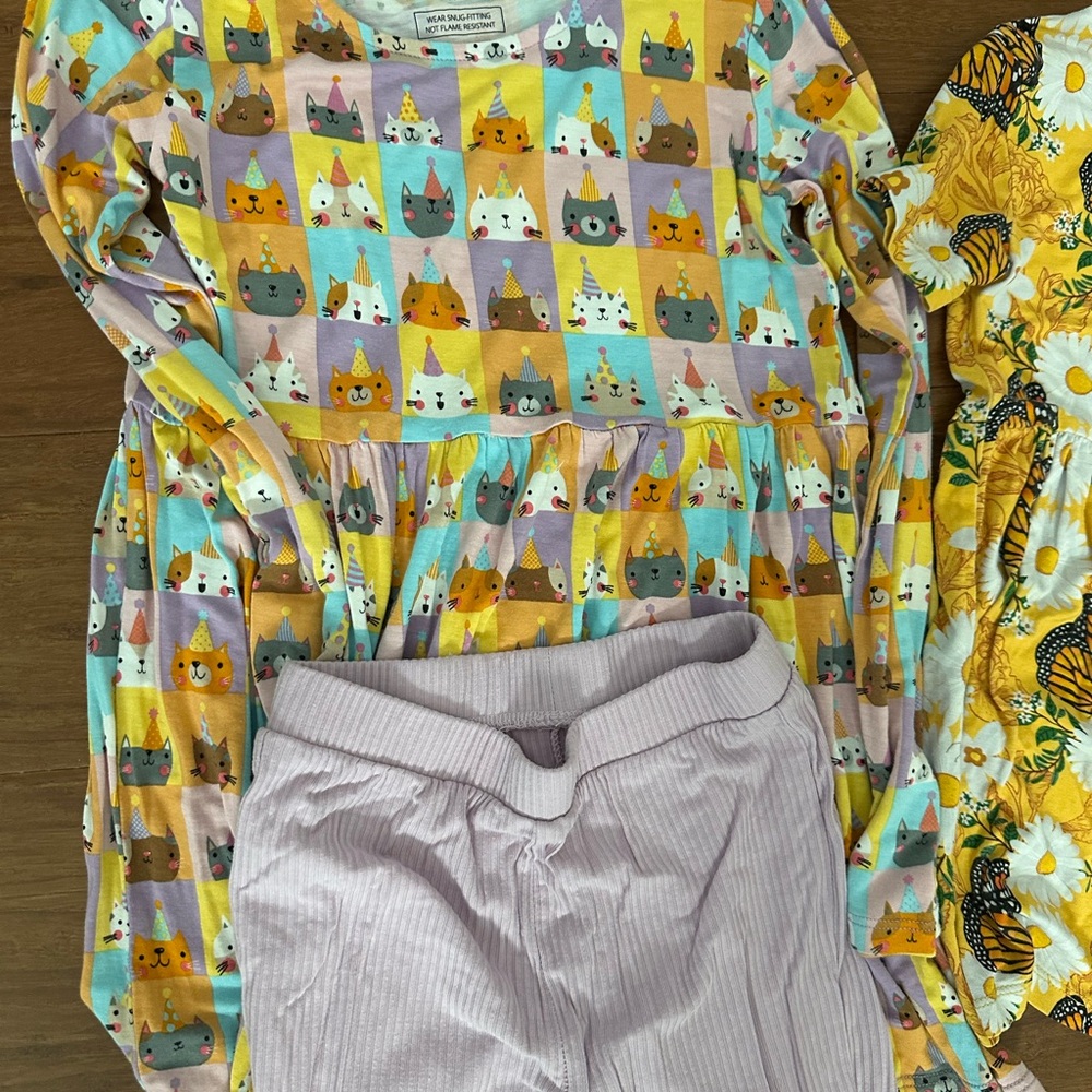 Bums and Roses bamboo bundle 3 tops and 2 leggings Girls size 7/8 - Picture 3 of 6